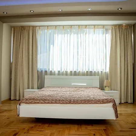 Luxury 2Bd Flat With Top Central Location Apartment *