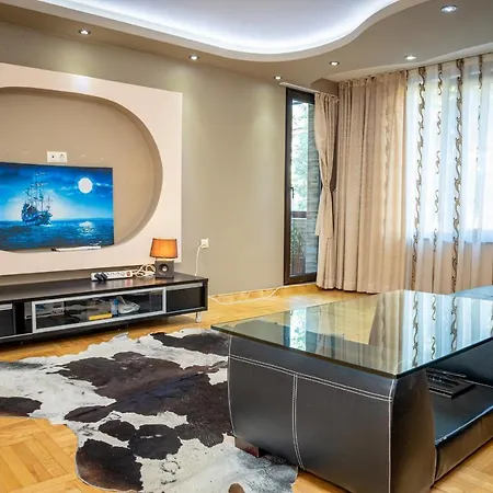 Luxury 2Bd Flat With Top Central Location Apartment *