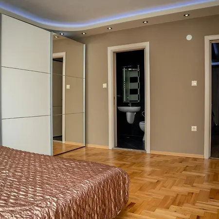 Luxury 2Bd Flat With Top Central Location Apartment *